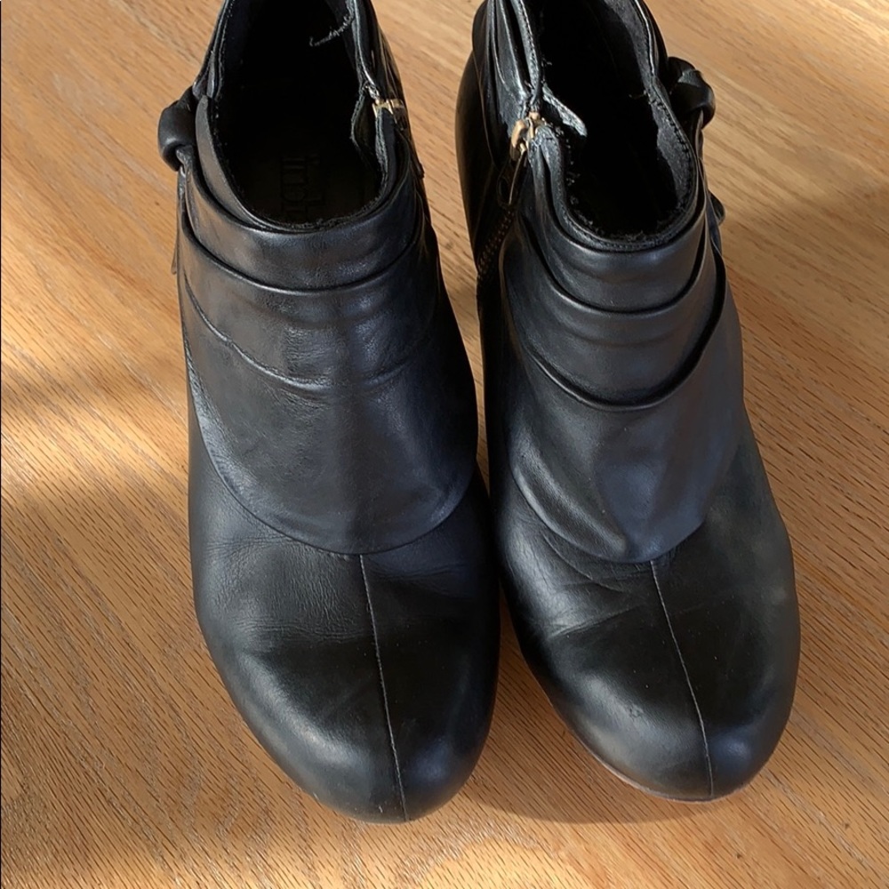 Comfy booties stylish black leather fit wide feet